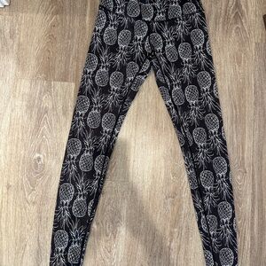 Love Fitness Apparel Black pineapple leggings
